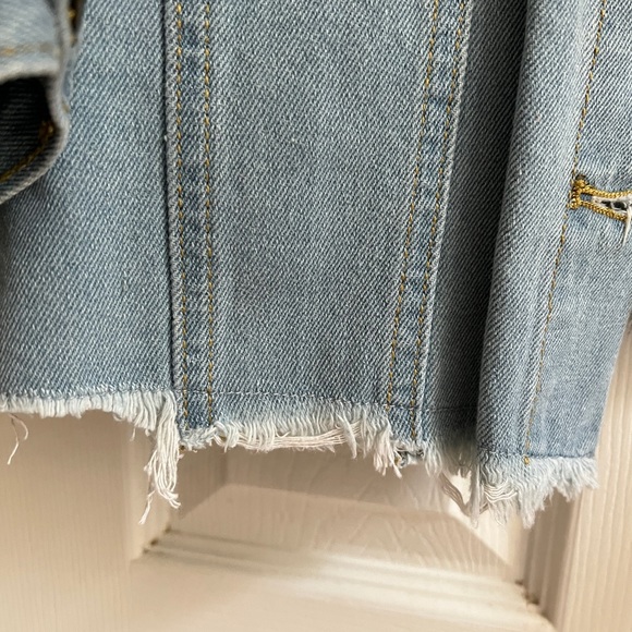 Cropped Denim Jacket - Picture 4 of 7